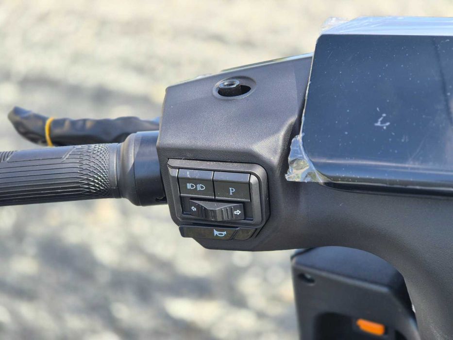 Електроскутер на літієвих батареях R3 2800W