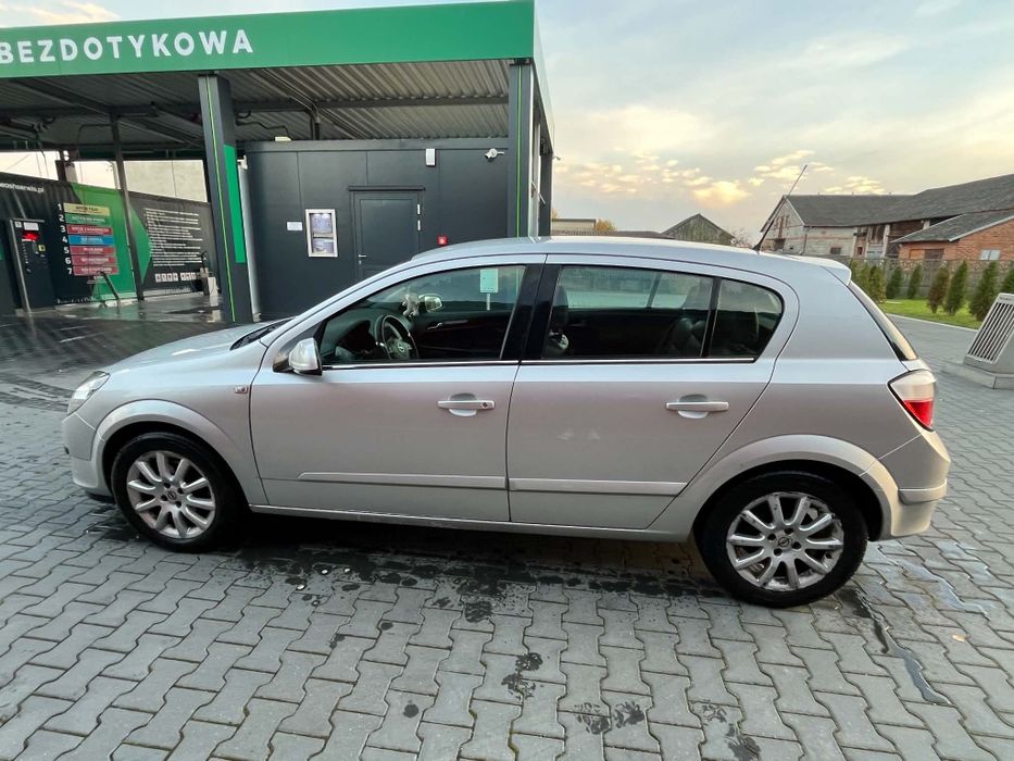Opel Astra H 1.6 benzyna