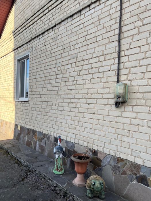 Будинок цегляний Якісний З ремонтом та з садом та Хоз Приміщенням