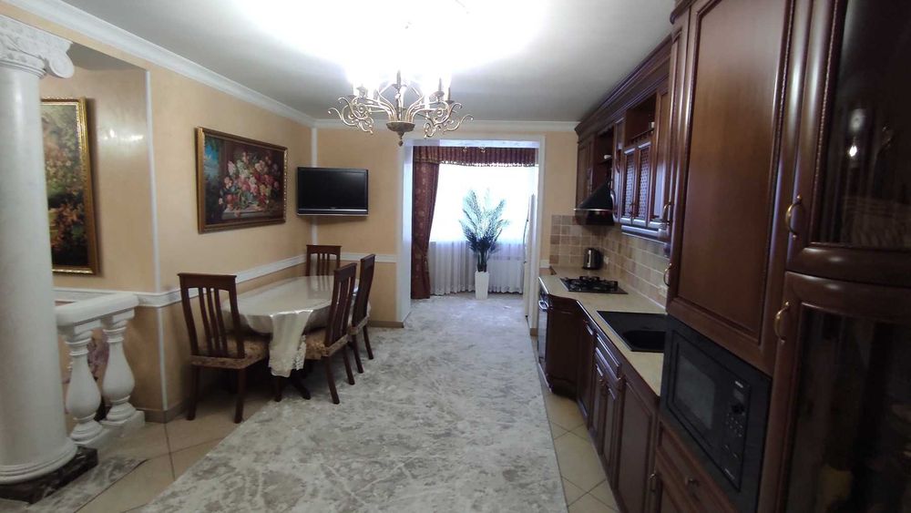 Продам 3 кімнатну квартиру по вулиці Пирогова 9985