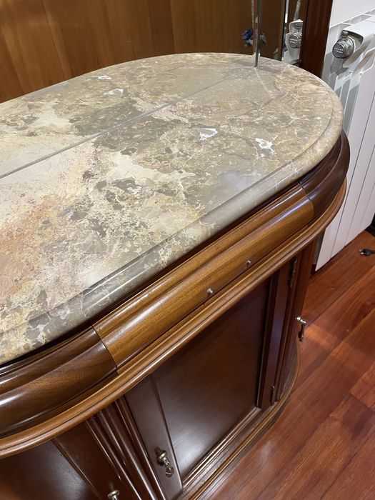 Movel com espelho, 1 gaveta e 3 portas