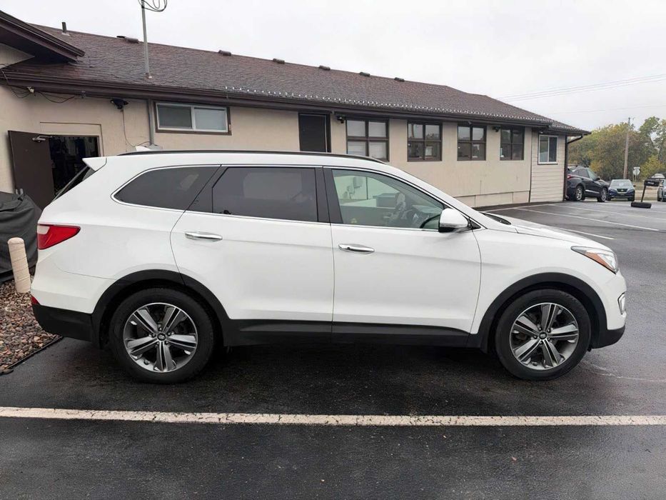 Hyundai Santa Fe SE      2016