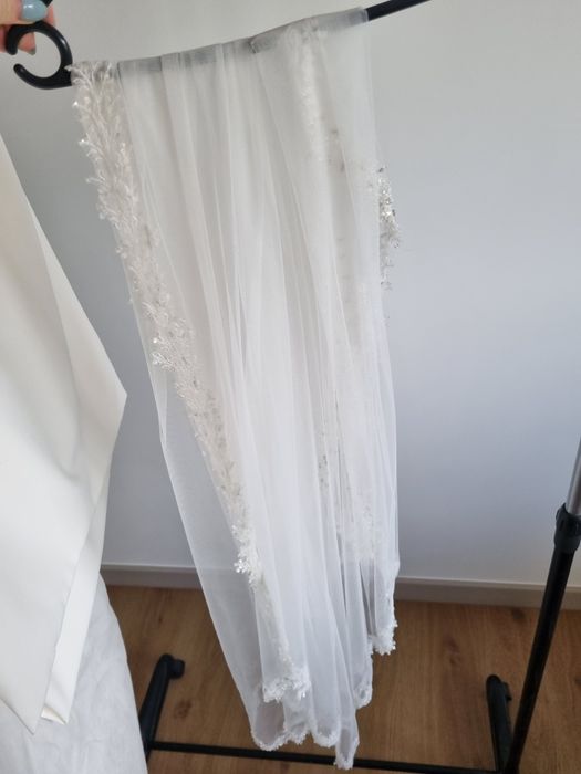 Suknia ślubna szyta na miarę z rozcięciem na nodze + welon i szal