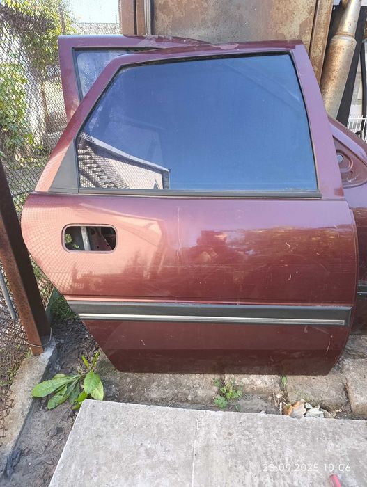 Двері задні праві  Опель вектра А.