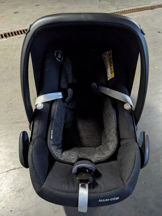 Fotelik samochodowy Maxi Cosi Pebble Pro i-Size czarny z bazą