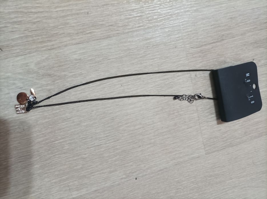 Wisiorek Mohito czarny