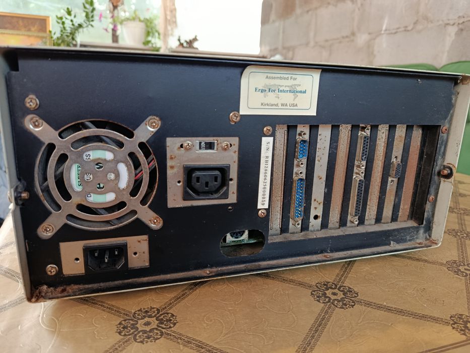 Ретро комп'ютер IBM 286