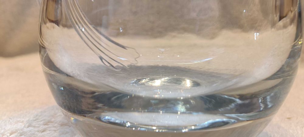 Piękna stara szklana designerska karafka. Z korkiem. Stan b.db.