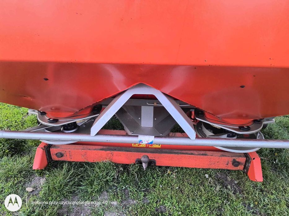 Rozsiewacz KUHN AXIS 40.1 W