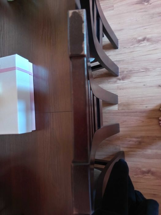 Stół rozkładany plus 6 krzeseł