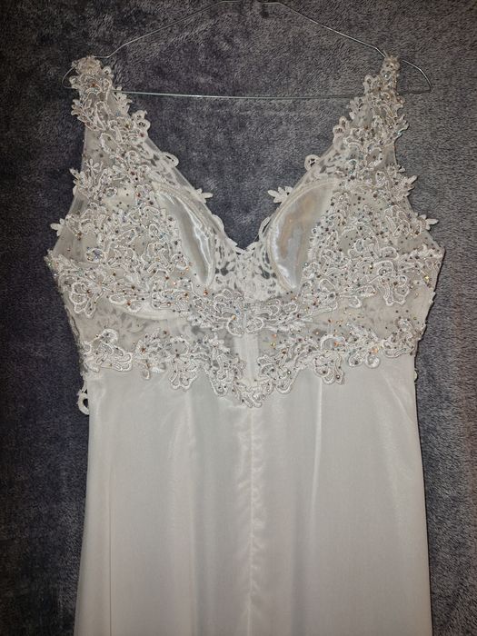 Biała suknia Venitti