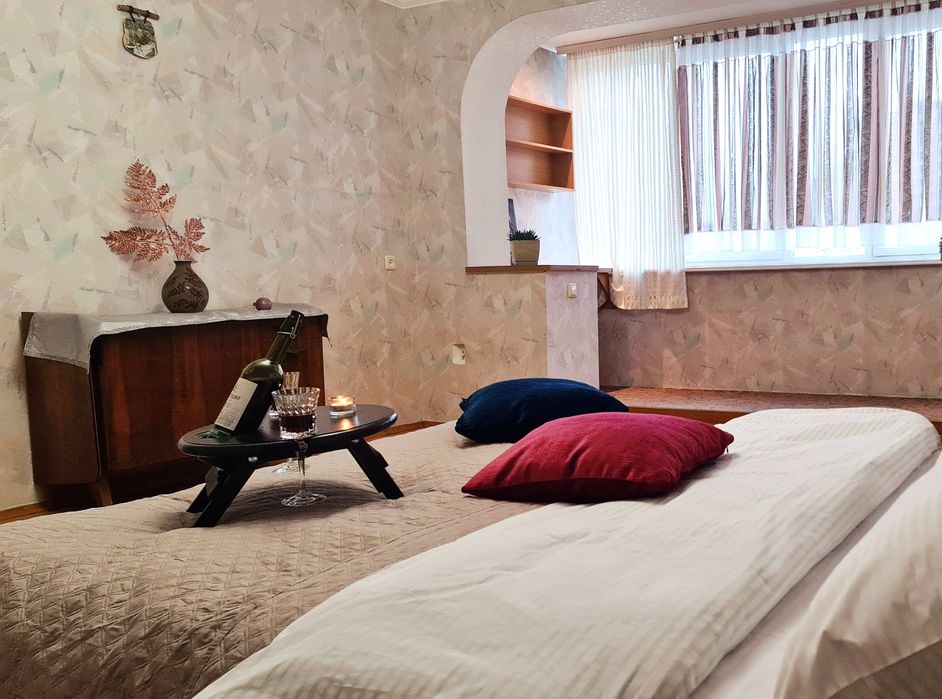 Квартира 4эт посуточно ,подобово м.Позняки простора