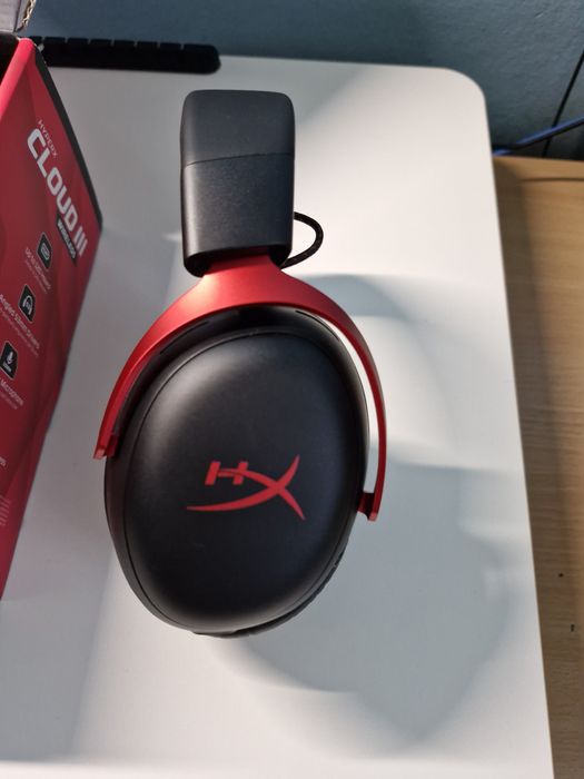 Słuchawki HYPERX Cloud III Wireless. Czarno-czerwone.