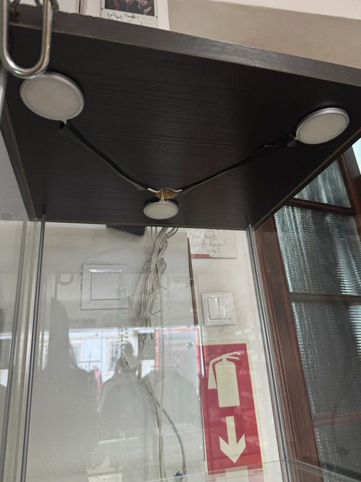 Vitrine de exposicão em vidro