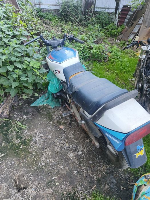 Продам ціліком    Suzuki gsx550 x moto