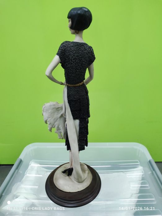 Boneca em marfinite da Arte Nova com 44 cm de altura linda