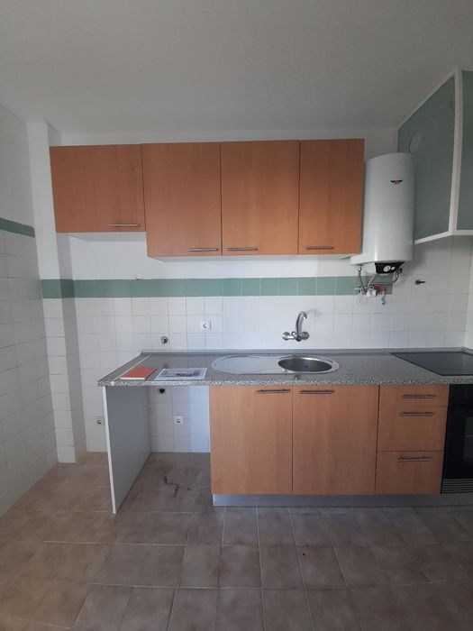 Cozinha nova, nunca usada.