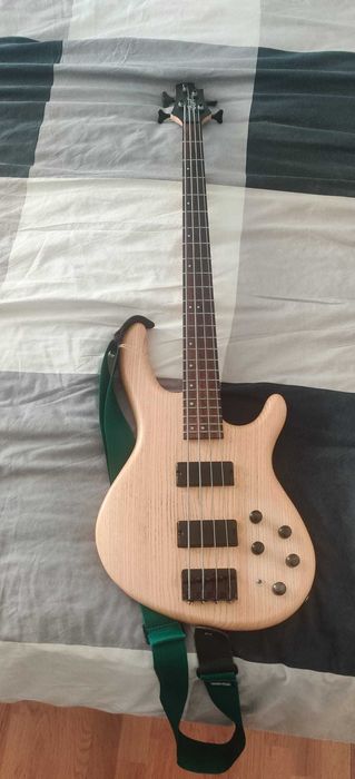 Baixo elétrico Cort Action DLX