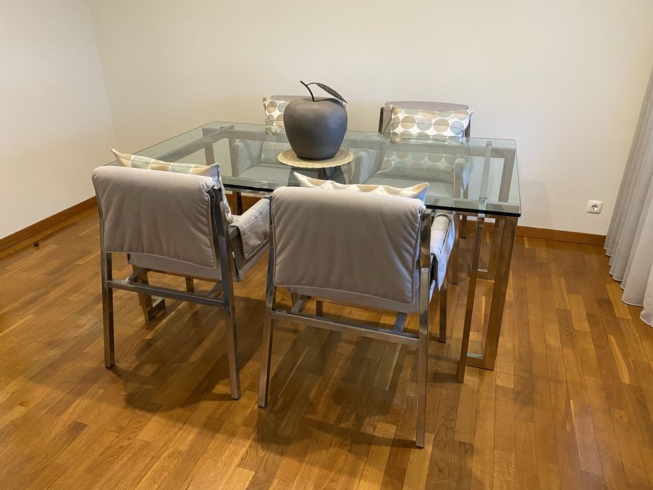 Conjunto de Mesa + 4 Cadeiras – Qualidade e Design Exclusivo