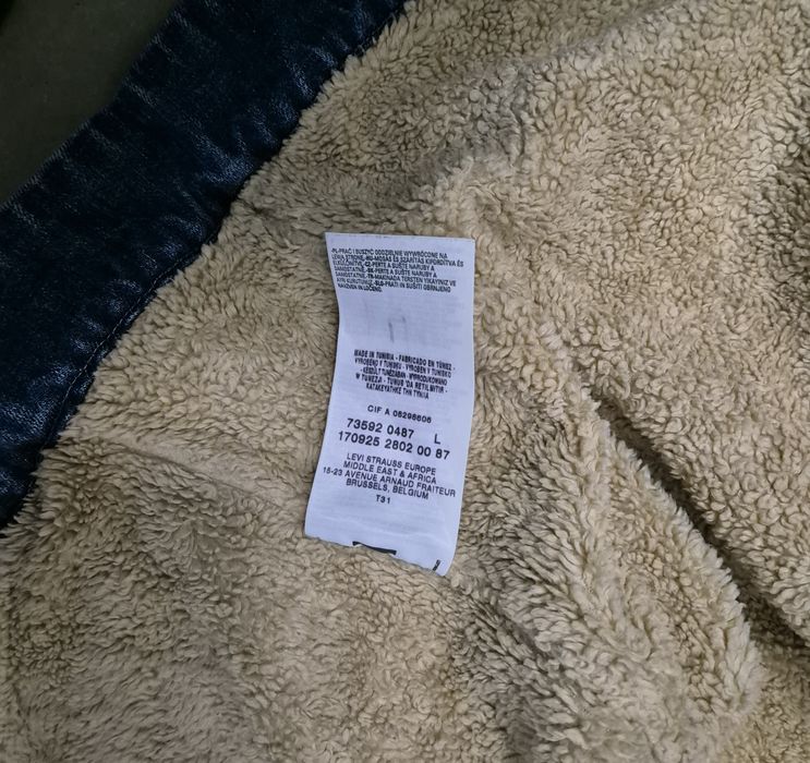 LEVI STRAUSS roz. L damska kurtka oryginalna levis ocieplana kożuchem