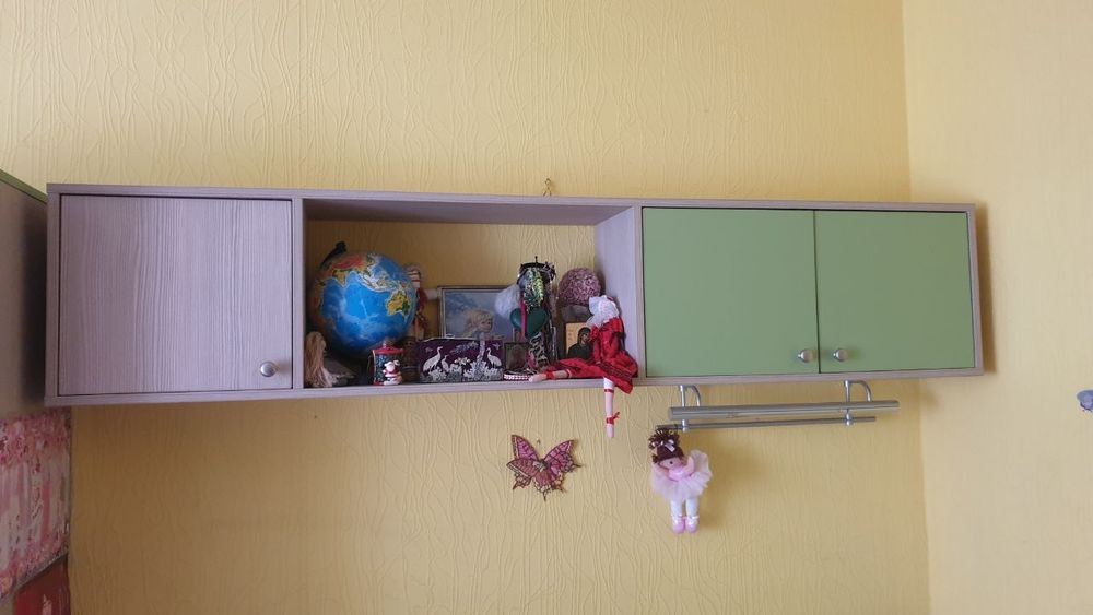 Меблева стінка з шафою та комодами