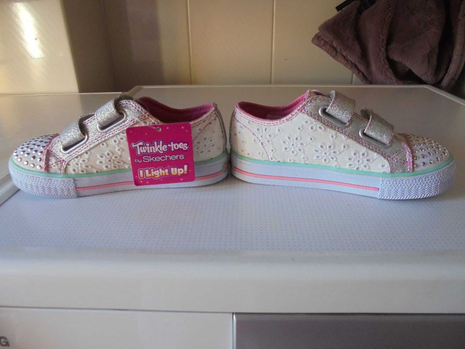 ténis de menina da marca Skechers novas