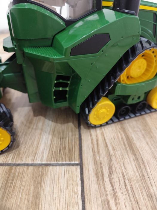 John Deere na gąsienicach Bruder