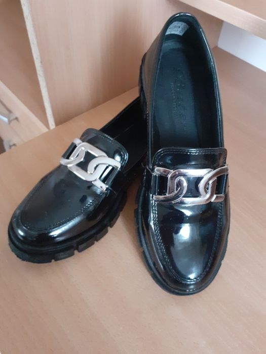 Mokasyny lakierowane r. 36