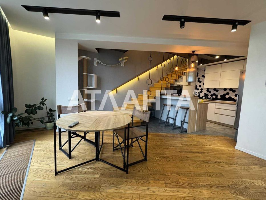 Продається затишна трьохкімнатна квартира-студія в ЖК  Парус.