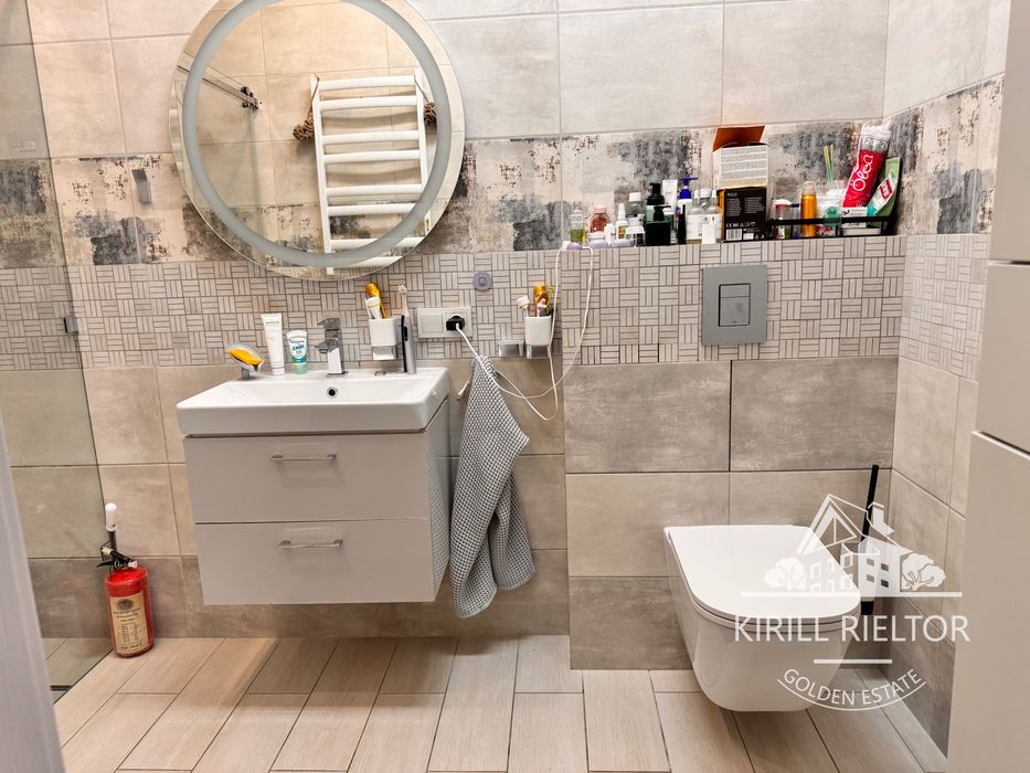 В городке "Золотые Ключи" продается дом с баней и бассейном