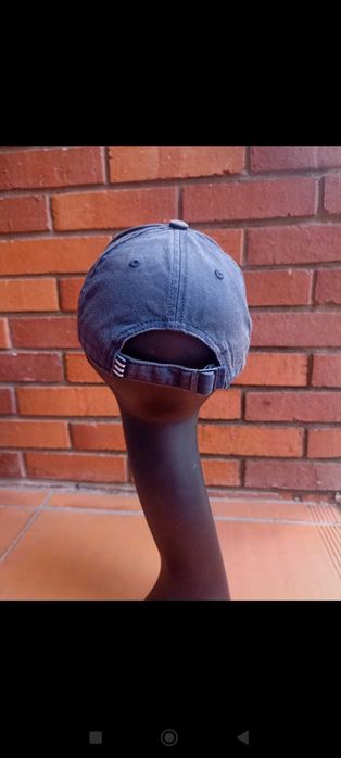 Boné Adidas Azul e Branco