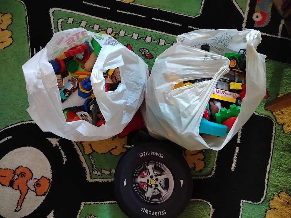 Отдам пакеты игрушек для мальчика