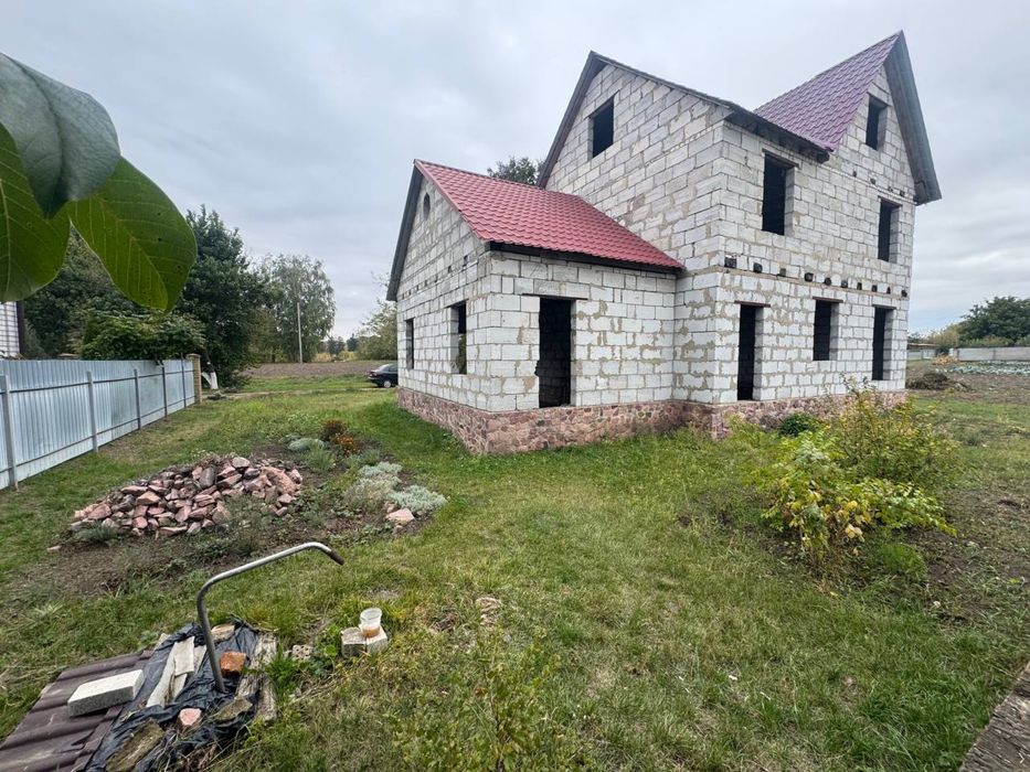 Земельна ділянка 10 соток з незавершеним будівництвом