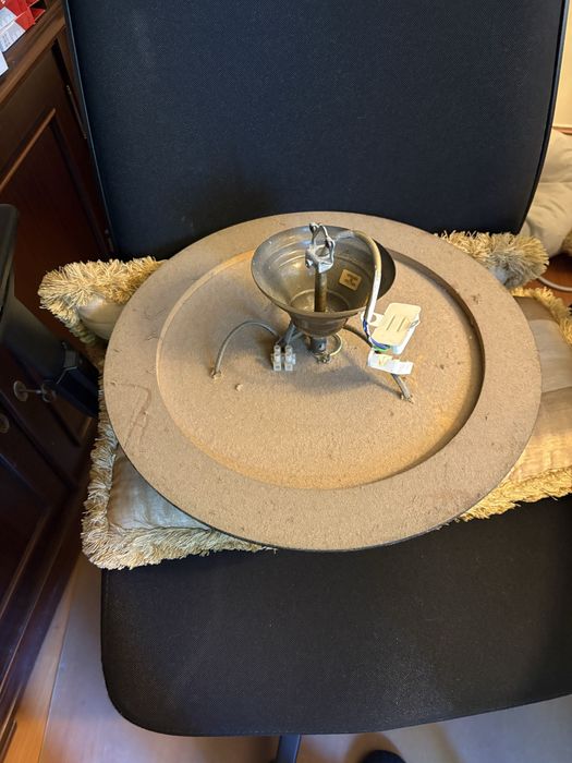 Candeiro de teto com Planfond 20€ para despachar