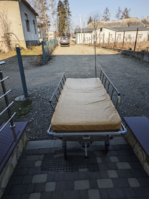 Операційний стіл
