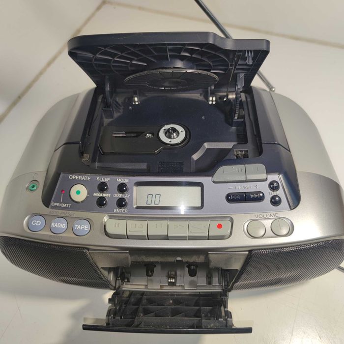 Sony CFD-S01 Portable Boombox Radio Am/Fm Cassete e CD