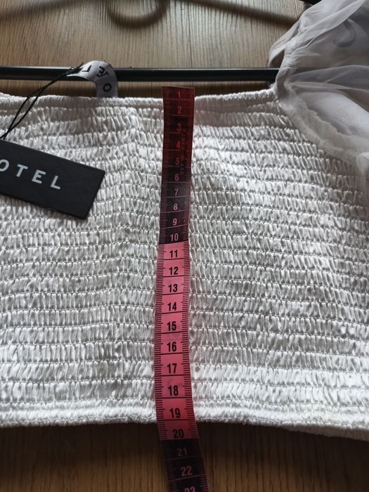 Crop top hiszpanka organza bufiaste rękawy biały