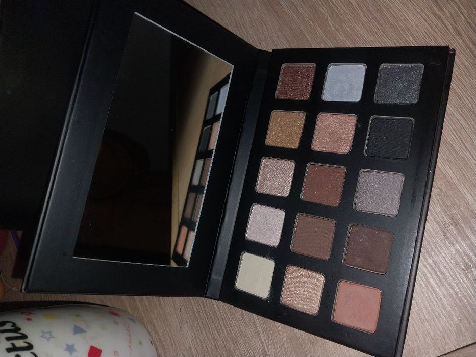 NOBEA Day-to-Day Naturally Nude палетка тіней для очей. 15 відтінків.