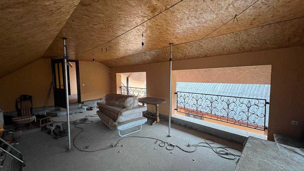Будинок 185 кв м з ремонтом на 9 сот ділянці з виходом до річки