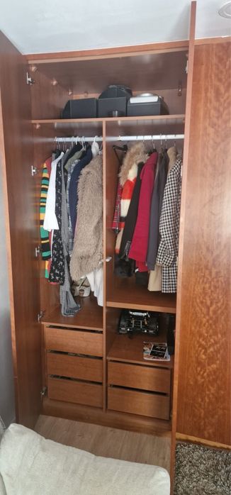 Roupeiro de cerejeira