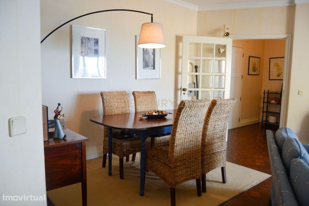 T2 Mobilado com Vista Mar | Guia de Cascais