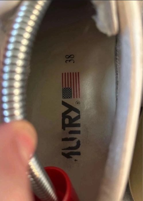 Buty Autry rozmiar 38 białe.