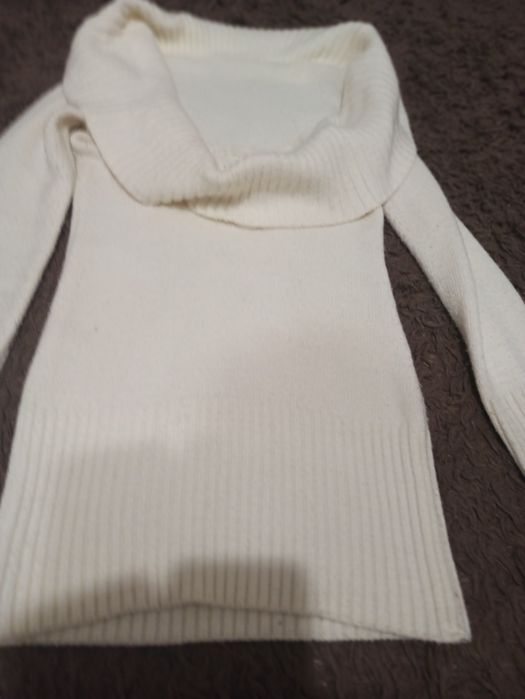 Модный удлиненный стильный свитер