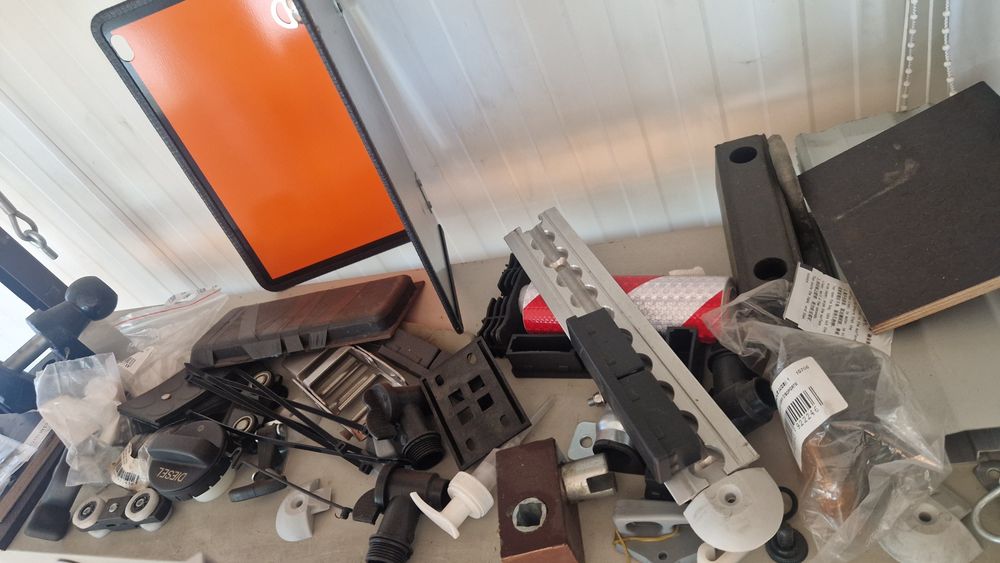 Fechos dobradiças ferragens taipais aluminio