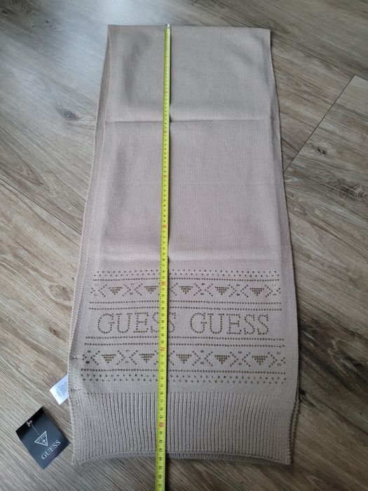Komplet czapka i szalik Guess