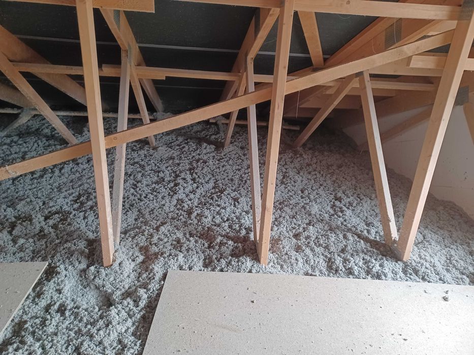 Ocieplanie celuloza stropów wdmuchiwane celulozy wełna wdmuchiwana