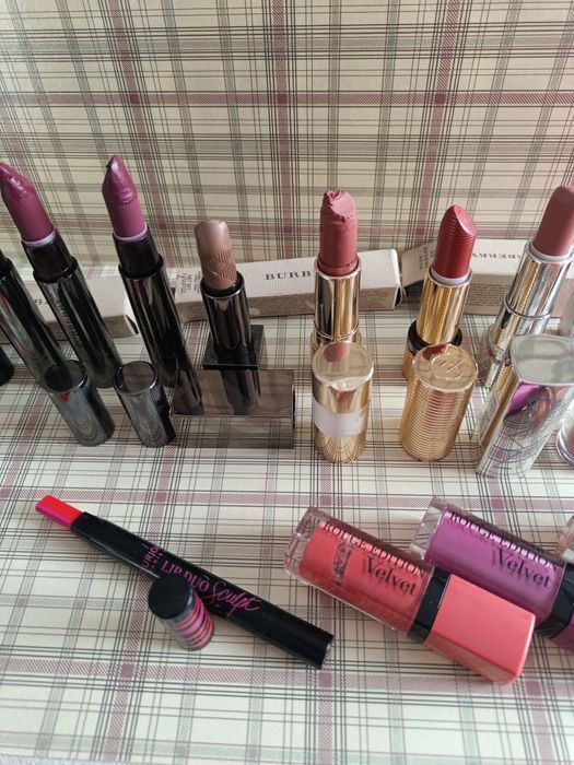 Pomadka szminka błyszczyk burberry Bourjois Valentino dior clarins nam