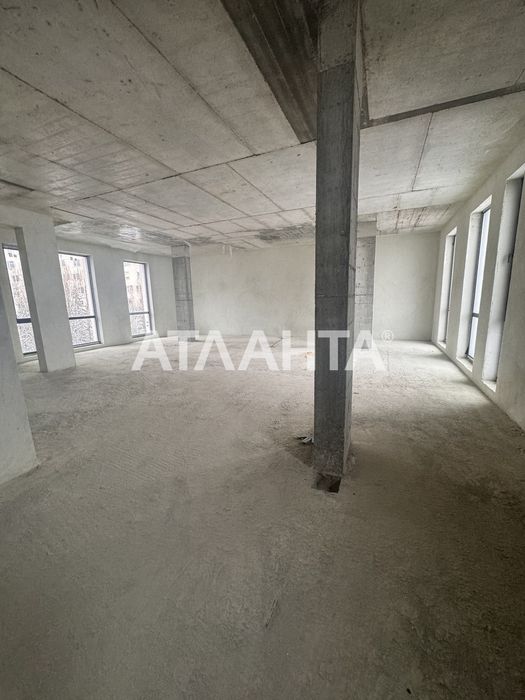 Продаж комерційної будівлі 887 м² з ліфтом