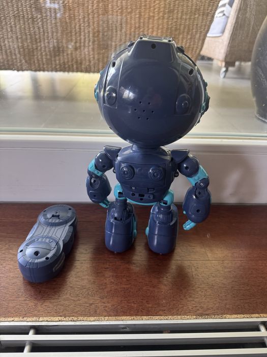 Robot tańczący zdalnie sterowany TFB