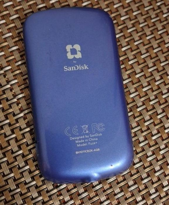 Плеер SanDisk Sansa Fuze